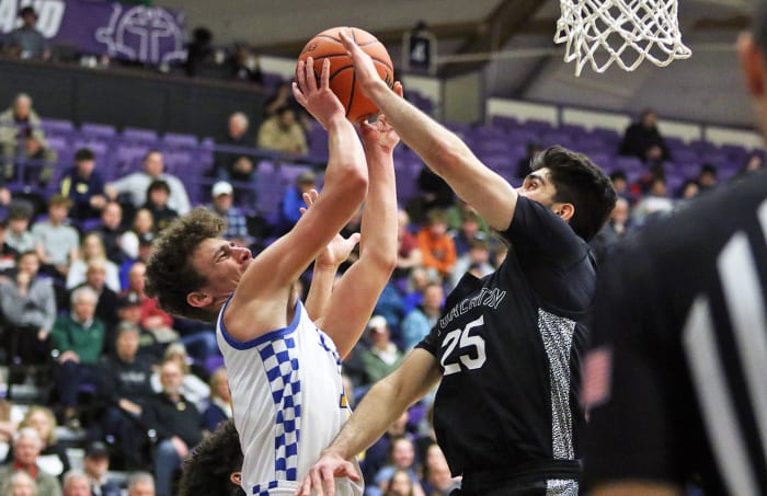 a Tualatin Barlow 6A Oregon boys basketball quarterfinal 2024 Dan Brood 20